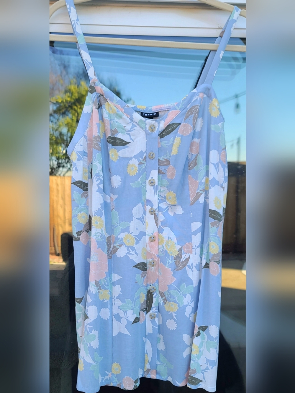 Torrid Blue Fog Floral Button Front Cami Romantic Tank โ Size 00 - M/L - Size 10 - Picture 7 of 17